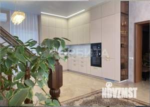 Дом 200м&sup2;, 2-этажный, участок 5 сот.  