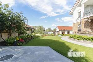 Дом 301м&sup2;, 2-этажный, участок 20 сот.  