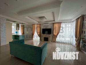 Дом 291м&sup2;, 2-этажный, участок 7 сот.  