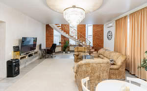 Дом 180м&sup2;, 2-этажный, участок 5 сот.  