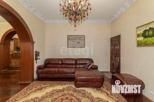 Дом 347м&sup2;, 2-этажный, участок 11 сот.  