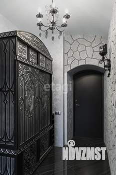 Дом 363м², 2-этажный, участок 18 сот.  