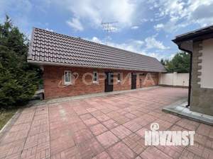 Дом 242м², 3-этажный, участок 15 сот.  