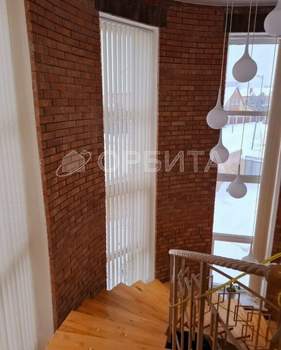 Дом 180м&sup2;, 2-этажный, участок 0 сот.  