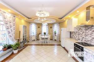 Дом 204м², 2-этажный, участок 10 сот.  