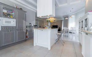 Дом 350м&sup2;, 2-этажный, участок 9 сот.  