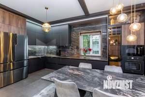 Коттедж 280м², 3-этажный, участок 12 сот.  
