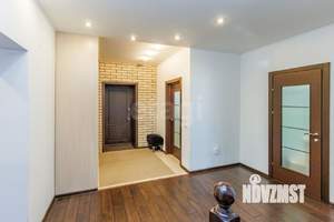 Дом 250м&sup2;, 3-этажный, участок 10 сот.  