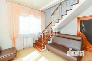 Дом 180м², 3-этажный, участок 10 сот.  