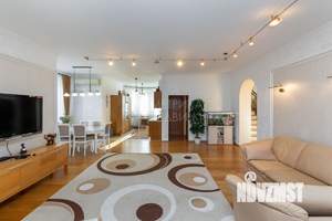 Коттедж 319м&sup2;, 3-этажный, участок 15 сот.  