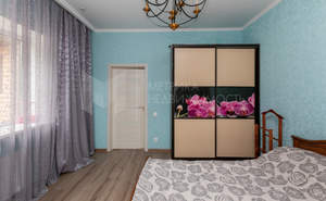 Дом 280м&sup2;, 3-этажный, участок 12 сот.  