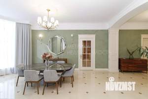 Коттедж 300м&sup2;, 2-этажный, участок 20 сот.  