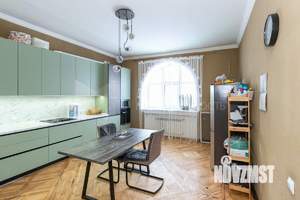 Коттедж 560м&sup2;, 2-этажный, участок 15 сот.  