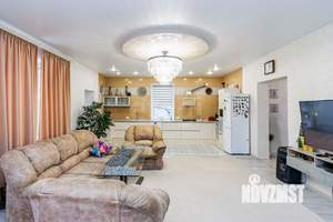 Дом 180м&sup2;, 2-этажный, участок 5 сот.  