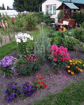 Дом 30м&sup2;, 2-этажный, участок 6 сот.  