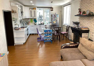 Дом 330м&sup2;, 2-этажный, участок 10 сот.  