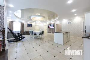 Дом 300м&sup2;, 2-этажный, участок 12 сот.  