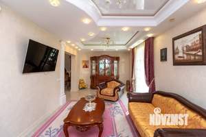 Дом 373м&sup2;, 3-этажный, участок 10 сот.  