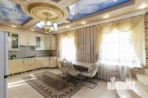 Дом 240м&sup2;, 3-этажный, участок 5 сот.  