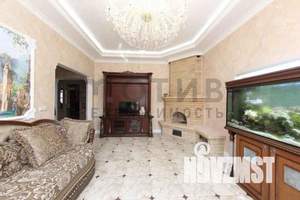 Дом 260м&sup2;, 3-этажный, участок 15 сот.  