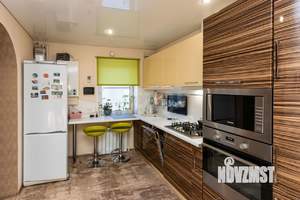 Дом 61м&sup2;, 2-этажный, участок 5 сот.  