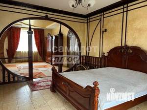 Коттедж 500м&sup2;, 3-этажный, участок 15 сот.  