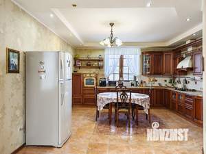 Дом 360м², 3-этажный, участок 14 сот.  