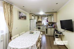 Дом 212м², 3-этажный, участок 11 сот.  