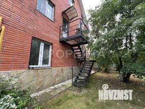 Дом 242м², 3-этажный, участок 15 сот.  