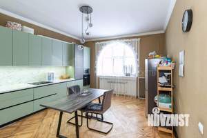 Коттедж 560м², 2-этажный, участок 15 сот.  