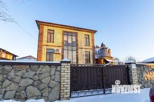 Дом 300м&sup2;, 3-этажный, участок 6 сот.  