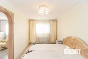 Дом 198м&sup2;, 2-этажный, участок 4 сот.  