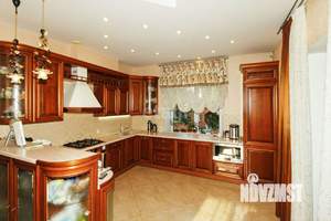 Дом 350м², 3-этажный, участок 11 сот.  