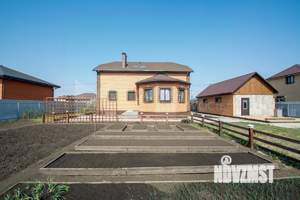 Коттедж 240м², 2-этажный, участок 11 сот.  