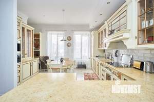 Дом 584м², 3-этажный, участок 10 сот.  