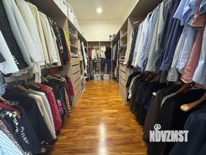 Дом 995м&sup2;, 2-этажный, участок 30 сот.  