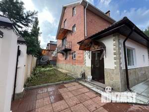 Дом 242м², 3-этажный, участок 15 сот.  