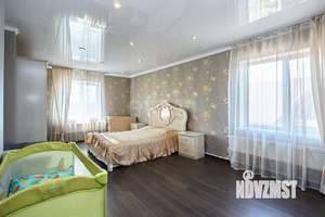 Дом 180м&sup2;, 2-этажный, участок 9 сот.  