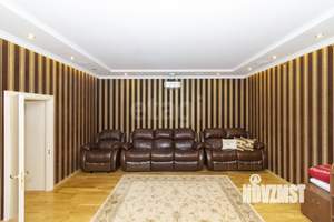 Дом 370м&sup2;, 3-этажный, участок 15 сот.  