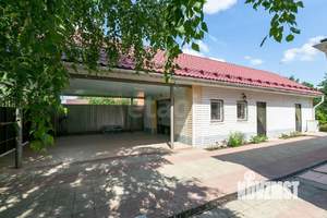 Дом 275м&sup2;, 3-этажный, участок 15 сот.  