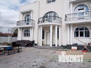 Коттедж 560м&sup2;, 2-этажный, участок 10 сот.  