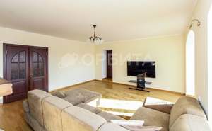 Дом 210м&sup2;, 3-этажный, участок 0 сот.  