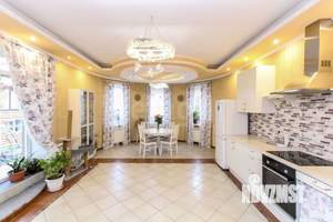 Дом 204м&sup2;, 2-этажный, участок 10 сот.  