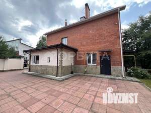 Дом 242м², 3-этажный, участок 15 сот.  