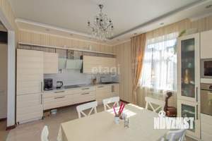 Дом 214м&sup2;, 3-этажный, участок 10 сот.  