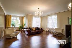 Дом 380м&sup2;, 2-этажный, участок 7 сот.  