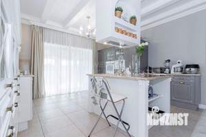 Коттедж 350м&sup2;, 2-этажный, участок 9 сот.  