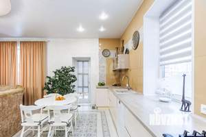 Дом 180м&sup2;, 2-этажный, участок 5 сот.  