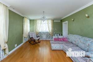Коттедж 274м², 2-этажный, участок 15 сот.  