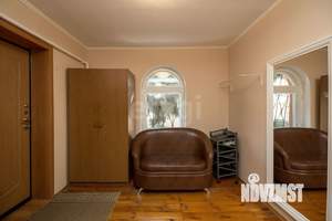 Дом 180м&sup2;, 2-этажный, участок 4 сот.  